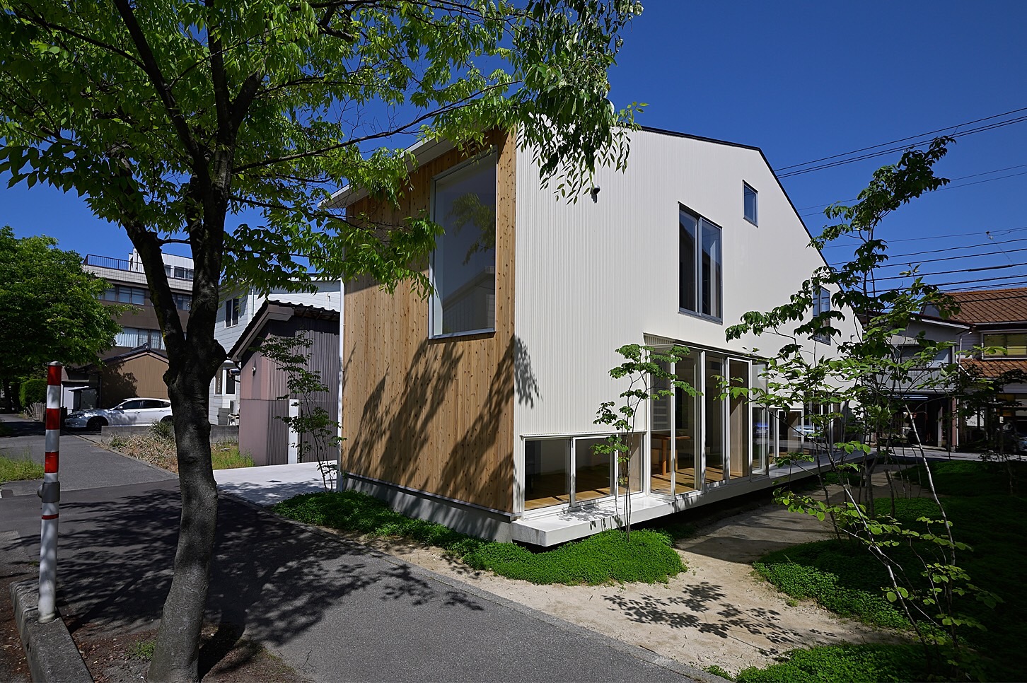 「街のヴォイドに開けた町屋」