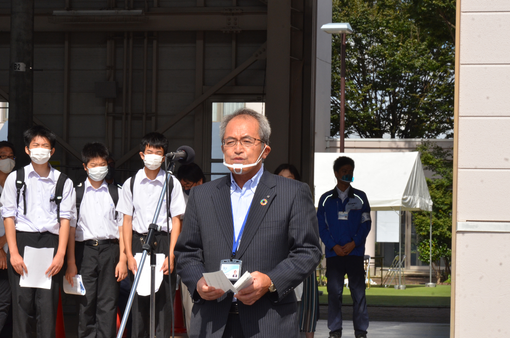 矢野社長が新入社員を激励