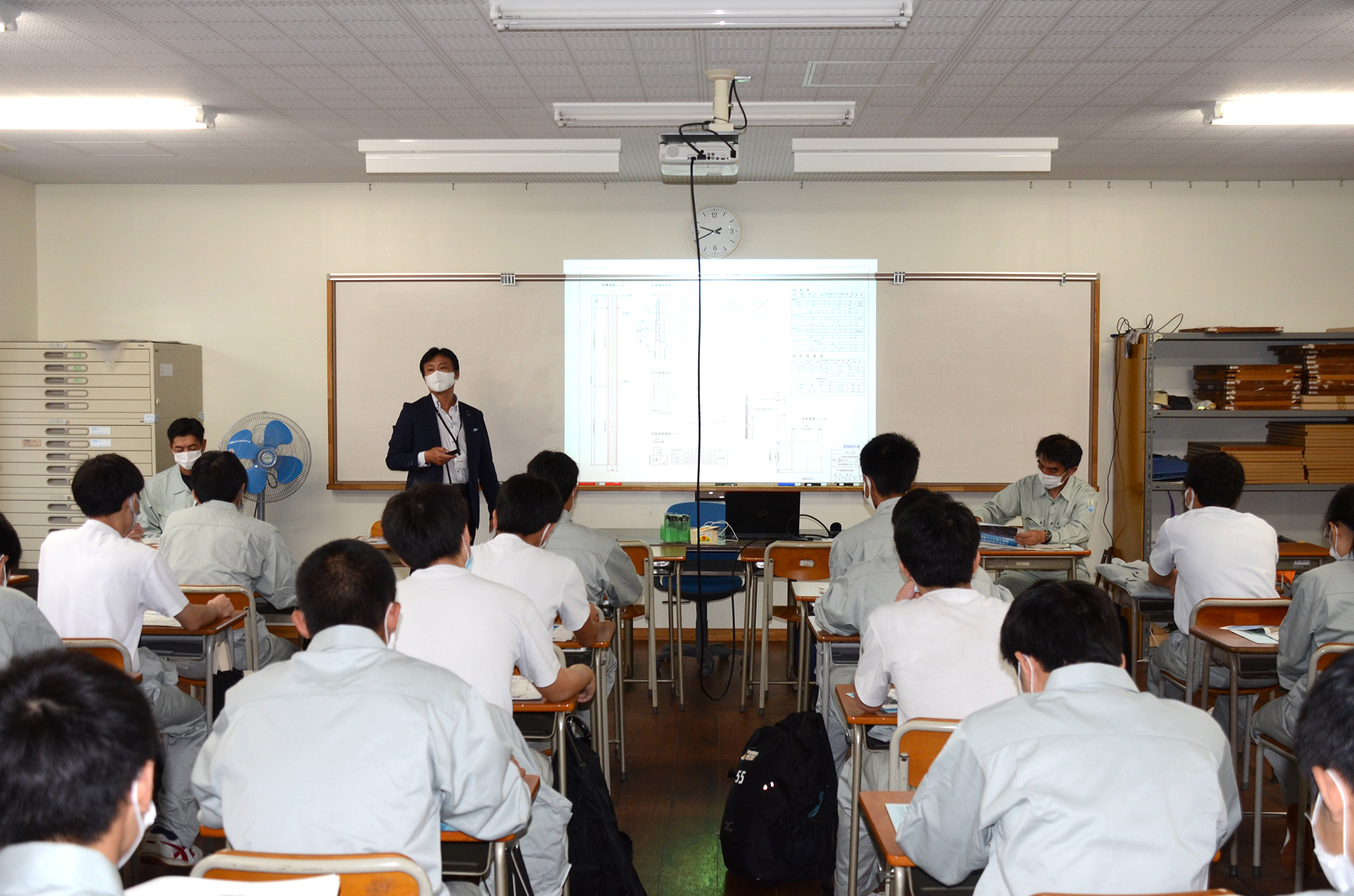 早木さんは雨晴観光開発の社長も務める