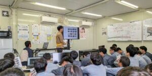 高校生の現場見学の様子