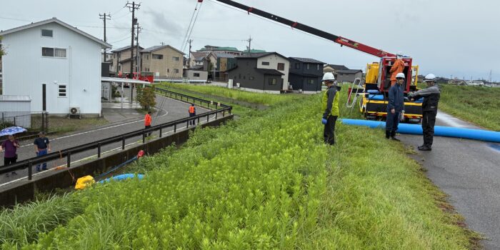 水防排水ポンプ作業